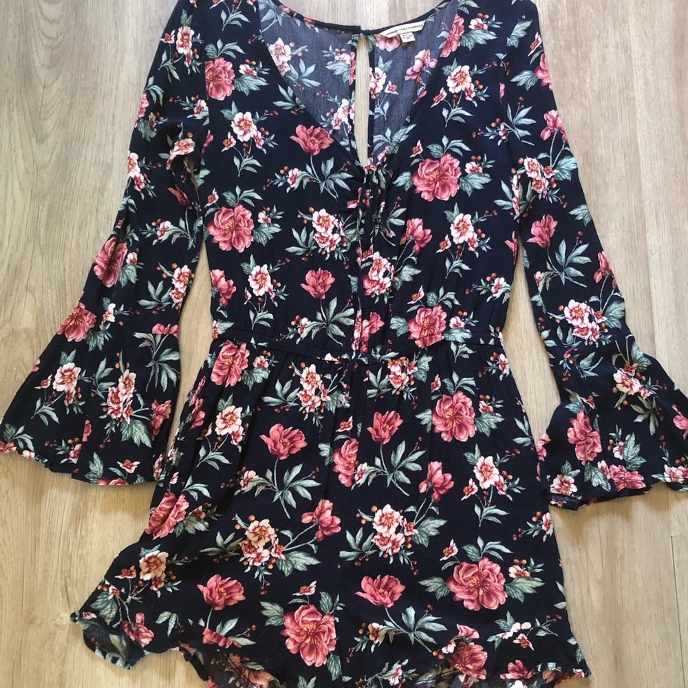 AMERICAN EAGLE FLORAL ROMPER